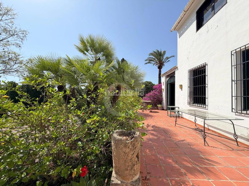 Foto b42f352c-9d3a-4a45-915c-5d40b343fbb3. Casa adossada a Puerto Xàbia
