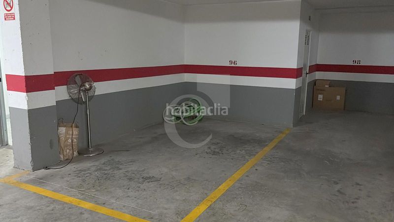 Foto fe858183-9975-4565-88d4-939b8a9f0aea. Aparcament cotxe a Rocafort