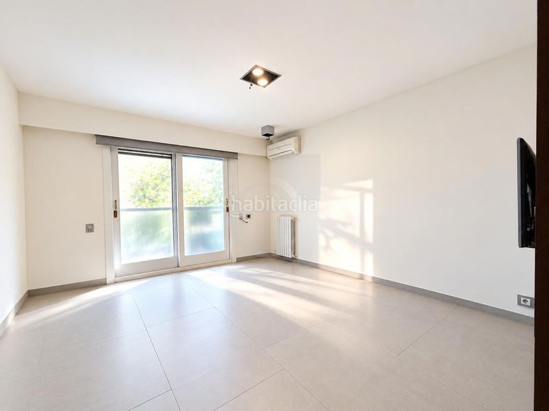 Foto 32ba8072-d81c-433c-aa0b-02bfc6a60917. Lloguer oficina amb calefacció aparcament a El Pla del Remei Valencia