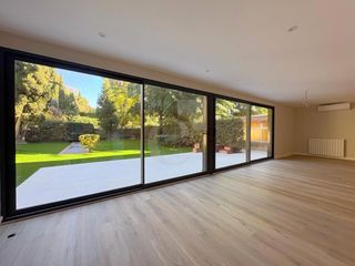 Etagenwohnung  Santa bárbara. Vivienda en planta baja con jardín  santa bárbara