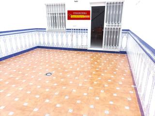 Casa en Nueva Alcalá. Casa en venta en zona santa lucía, 3 dormitorios.