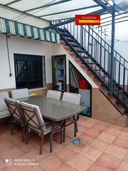 Casa a Nueva Alcalá. Casa en venta en zona santa lucía, 3 dormitorios.