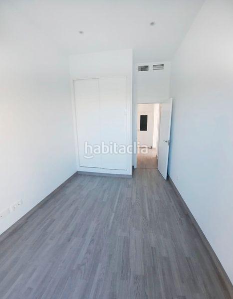 Foto 552a1670-c99c-4517-8dfc-9665c2126d35. Casa aparellada amb aparcament a Colegio Europa Espartinas