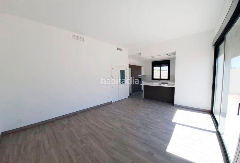 Foto 839ab22d-3fbe-4fd5-af82-6e7676fd855b. Casa aparellada amb aparcament a Colegio Europa Espartinas