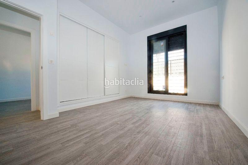 Foto a64ec280-ccb2-48ef-915b-3b1ffc9b5578. Casa aparellada amb aparcament a Colegio Europa Espartinas