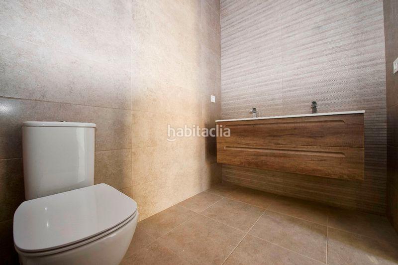 Foto bb5f5a94-58a3-48b6-9124-e87eeedbf095. Casa aparellada amb aparcament a Colegio Europa Espartinas