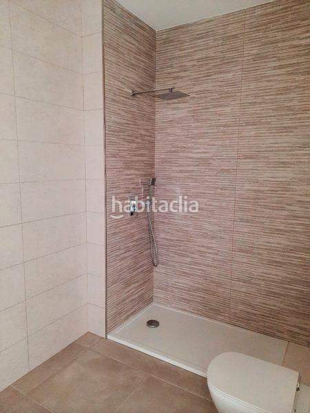 Foto c937b602-3a71-4062-a33b-0629c243a518. Casa aparellada amb aparcament a Colegio Europa Espartinas