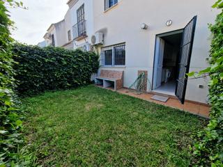 Casa adossada en Umbrete. Oportunidad!!! extraordinario chalet adosado de esquina de 4 dor