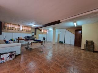 Xalet a Umbrete. Ocasión!! gran chalet con sótano, piscina y buhardilla en zona r