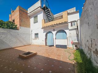 Casa adossada a Salteras. Ocasión!!! gran casa de pueblo con amplio patio trasero y posibi