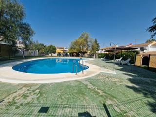 Maison jumelée à Villanueva del Ariscal. Ocasión!!! gran chalet adosado con piscina comunitaria!!!