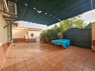 Casa adossada en Umbrete. Ocasin!! gran chalet adosado con espectacular patio delantero!!
