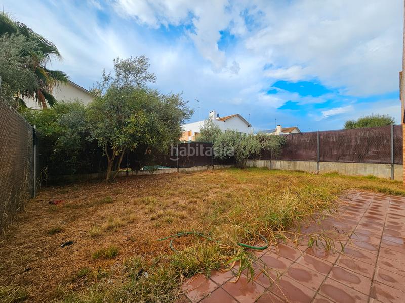 Foto 327d5d4c-d7c6-4233-8974-99037f02c2c7. Casa pareada ocasión!!! gran chalet pareado de diseño con amplia parcela!! en Espartinas