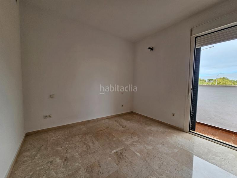 Foto 8106f14e-f020-4807-a2a0-f9e45518fa60. Casa pareada ocasión!!! gran chalet pareado de diseño con amplia parcela!! en Espartinas