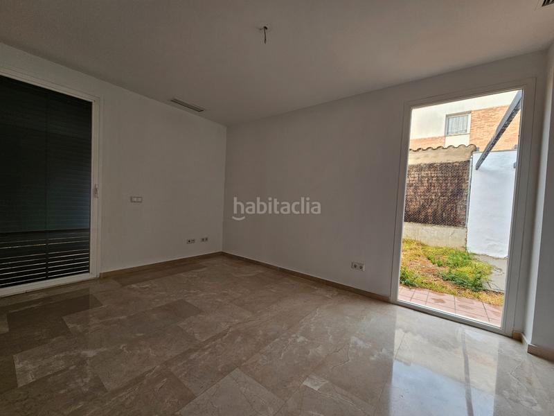 Foto b888ccb6-8a0b-41c2-87fa-9ac9deb74e0e. Casa pareada ocasión!!! gran chalet pareado de diseño con amplia parcela!! en Espartinas