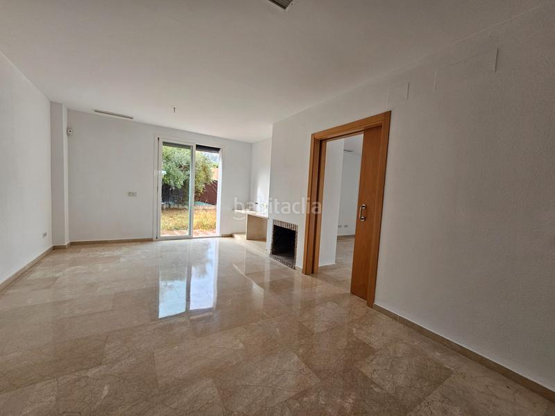 Foto c055882b-2fe8-4433-a4fd-f5647c88a30f. Casa pareada ocasión!!! gran chalet pareado de diseño con amplia parcela!! en Espartinas