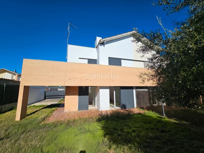 Foto df56ad46-8fe7-4990-8b27-dcf2f098a1c2. Casa pareada ocasión!!! gran chalet pareado de diseño con amplia parcela!! en Espartinas