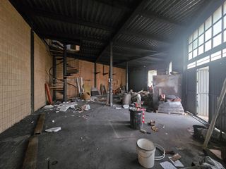 Industrial building in Avenida de aználcazar 139. Ocasión!! gran nave-almacen-oficina de 302 m2 en poligono indust