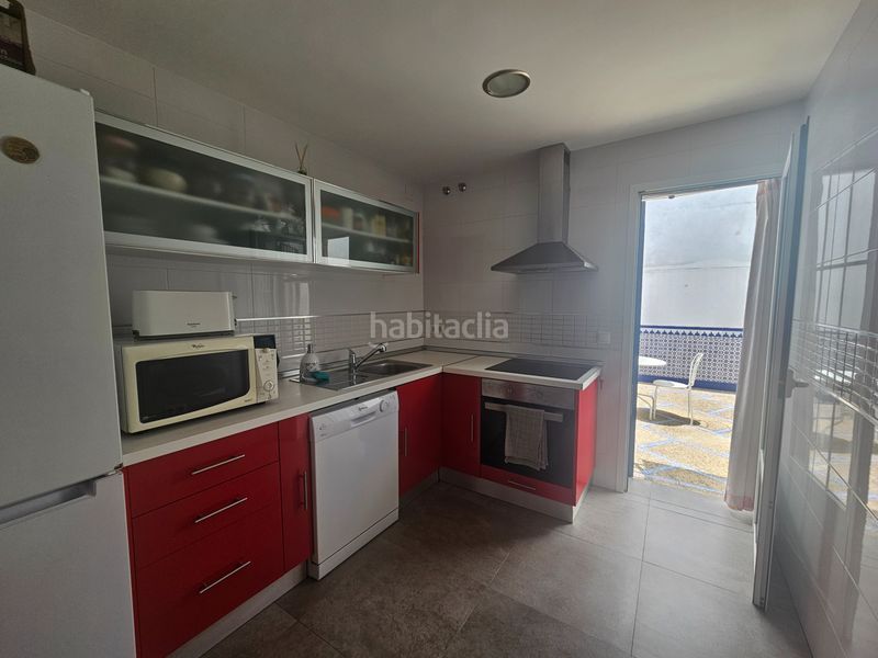 Foto 16aaeb1e-18fd-47fb-9492-1cceebd4776a. Casa adossada amb calefacció aparcament a Umbrete