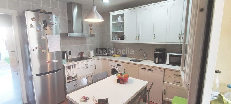 Foto ff798a24-2299-428c-835a-68e2eb4112ac. Casa aparellada amb xemeneia calefacció aparcament piscina a Espartinas