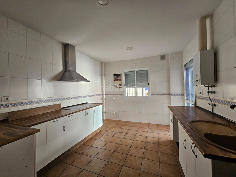 Foto 4d4dfaac-0663-46a0-8858-89a53056014f. Casa aparellada amb xemeneia aparcament piscina a Umbrete