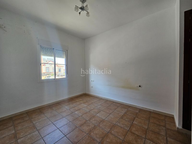 Foto 5ade0a6f-9278-4036-b34c-9d7ed2a5b345. Casa aparellada amb xemeneia aparcament piscina a Umbrete