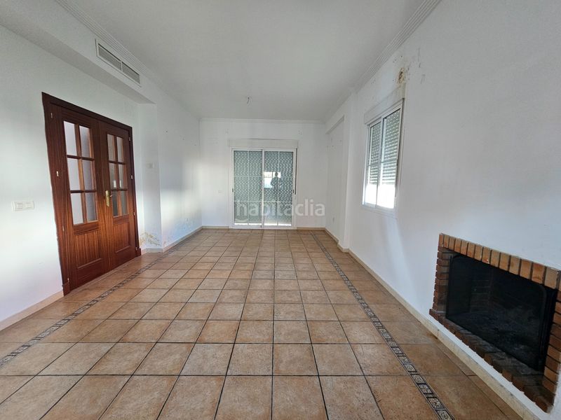 Foto 986d1ae2-eed4-49cb-bdba-abdd1c771659. Casa aparellada amb xemeneia aparcament piscina a Umbrete