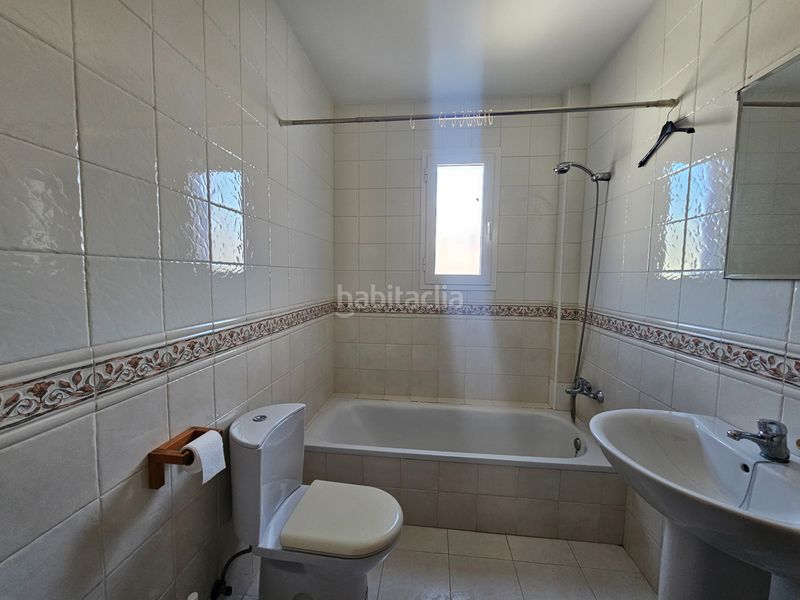 Foto afac002e-22fc-411d-98aa-428f580c4fe1. Casa aparellada amb xemeneia aparcament piscina a Umbrete