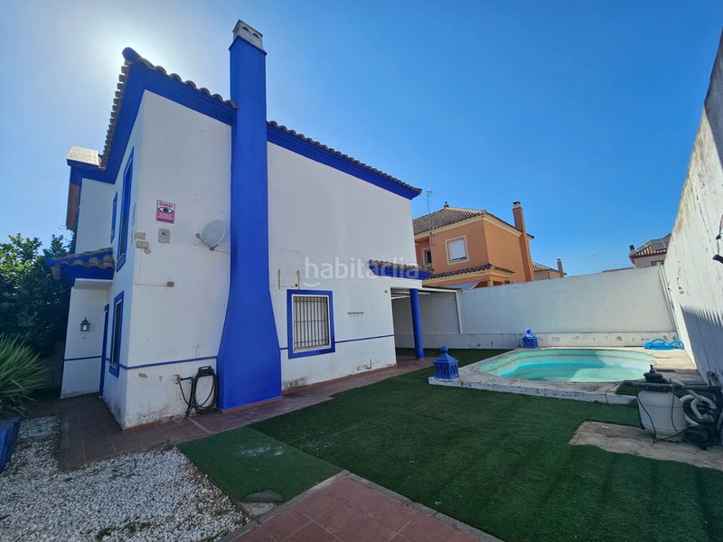 Foto b45888e8-640c-465c-8fb0-d74d05fc1c83. Casa aparellada amb xemeneia aparcament piscina a Umbrete