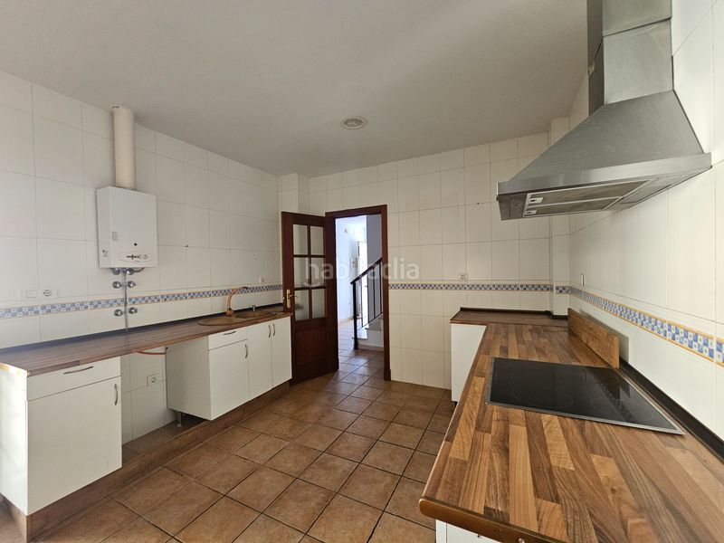 Foto b678accf-01c9-4cff-b21f-1d850de1f1c1. Casa aparellada amb xemeneia aparcament piscina a Umbrete