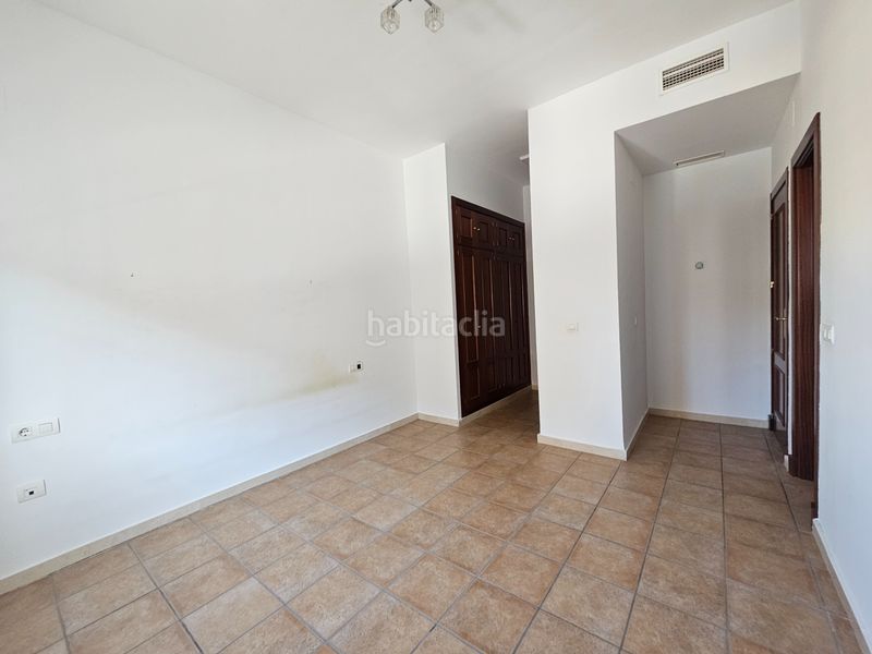 Foto d3b0b7ff-7524-47e6-aa8b-b0f0b76c297a. Casa aparellada amb xemeneia aparcament piscina a Umbrete