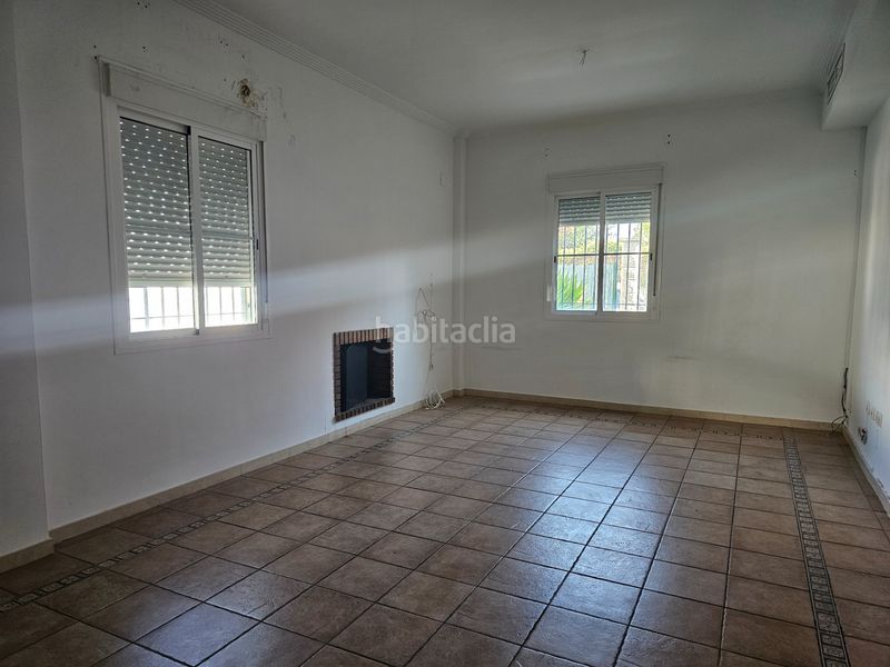 Foto e4ffe50e-df5b-4dca-80a1-06966e27614b. Casa aparellada amb xemeneia aparcament piscina a Umbrete