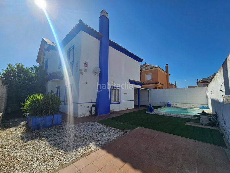 Foto e534bf5c-92cd-4900-9b5f-80cab82d8b71. Casa aparellada amb xemeneia aparcament piscina a Umbrete