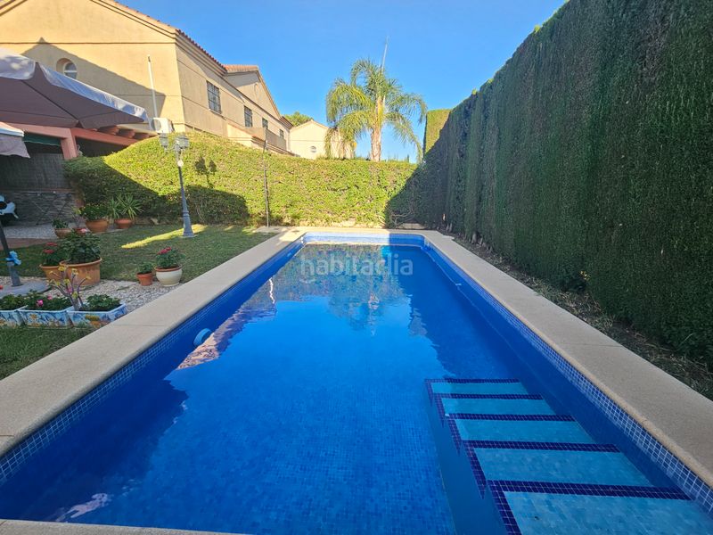 Foto 4c2118ea-beec-4e95-83b6-313b68f0f524. Casa aparellada amb xemeneia calefacció aparcament piscina a Espartinas