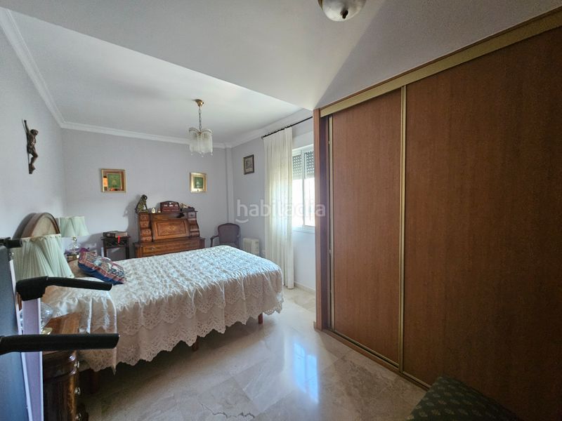 Foto 91c7fa5e-b865-4925-8a5f-50f1b294bd4f. Casa aparellada amb xemeneia calefacció aparcament piscina a Espartinas