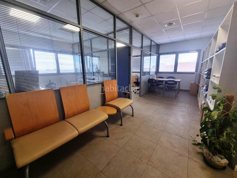 Foto bbce77a2-2608-41e1-b85e-f2a513f76a4e. Ufficio in Avenida Juan Diego Bormujos