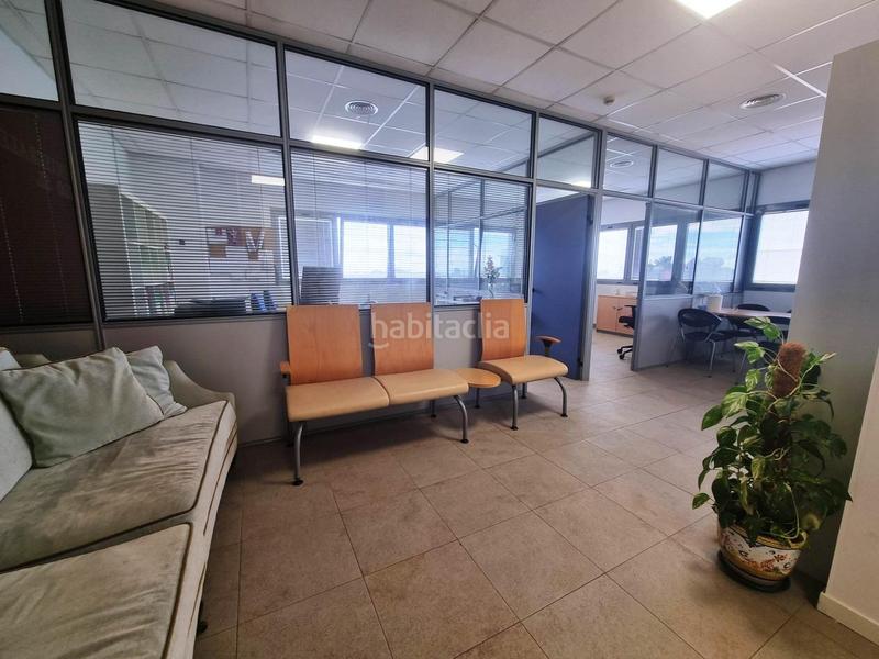 Foto dbf98a3c-4a5b-4942-8dec-1b7dfb2822b5. Ufficio in Avenida Juan Diego Bormujos