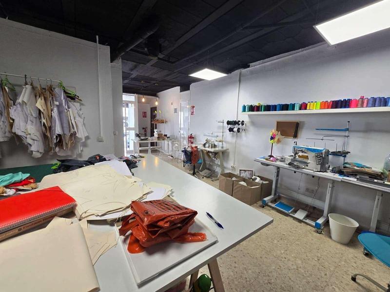 Foto 40d82296-4e2a-47e9-a0bb-4b0af56d7315. Locale commerciale in Centro Bormujos