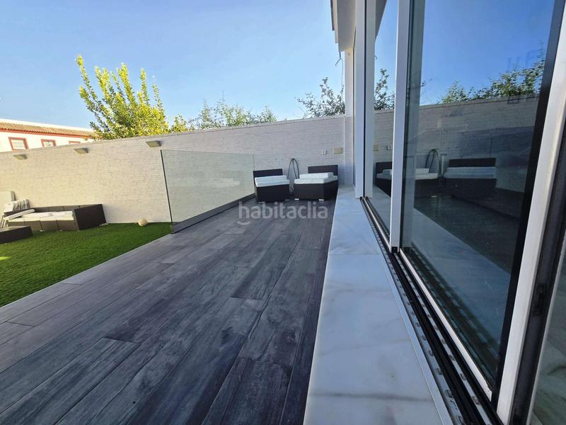 Foto 80453b8b-73b6-43aa-8250-5a70a8fb149a. Casa adosada en Huévar