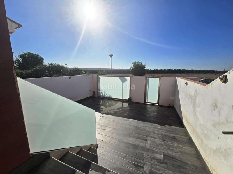 Foto 98aba4ee-1d71-4cc9-9982-d34875cfe536. Casa adosada en Huévar