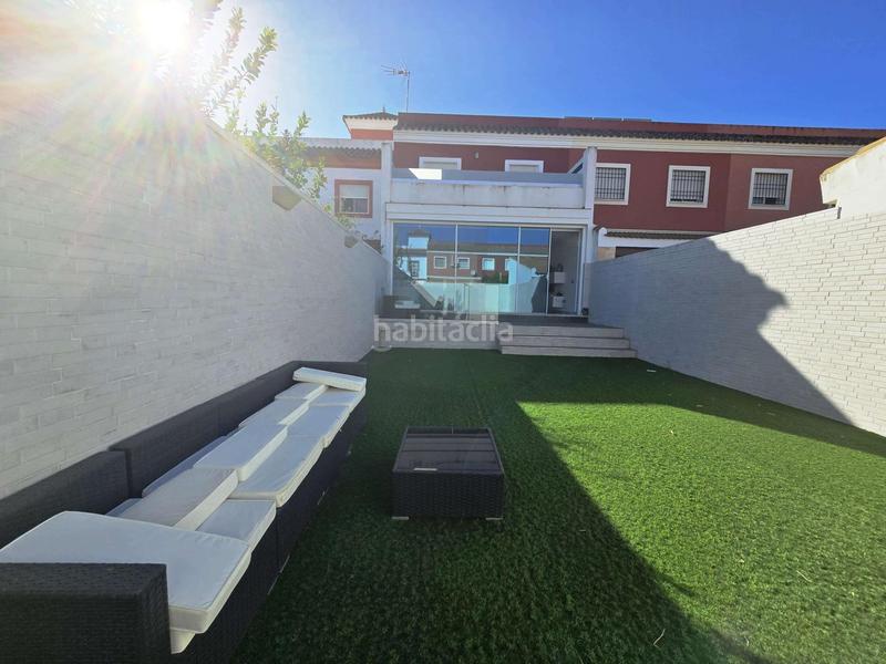 Foto bdca7a8b-86a9-48db-8207-85195dc3a6e4. Casa adosada en Huévar