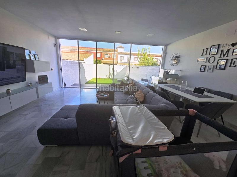 Foto c36e4d8b-99c7-4bb9-9ed8-03b7aacb60fe. Casa adosada en Huévar