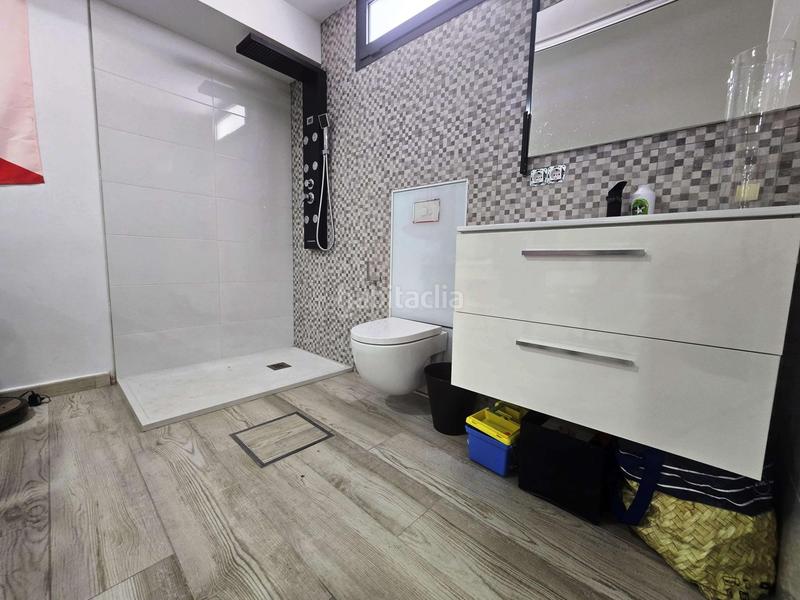 Foto d9185430-51ae-4fe7-bd85-d7ea5daf745d. Casa adosada en Huévar