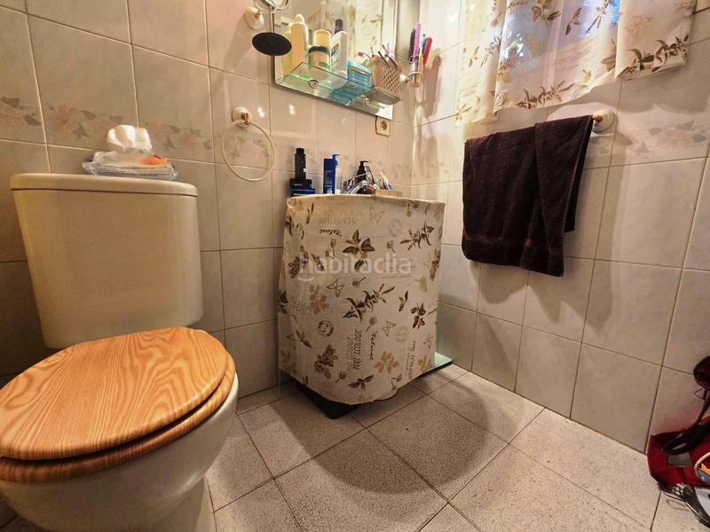 Foto 3812572d-7bdf-4b38-adb2-a963a23ee24d. Casa adossada a Centro Bormujos