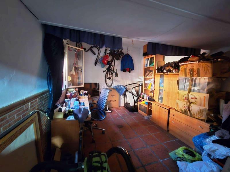 Foto 423f9860-11eb-4dc5-9e33-d8cb2e6d3471. Casa adossada a Centro Bormujos