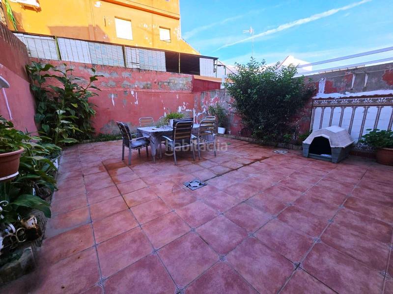 Foto cbd4f3f9-b575-4a01-b609-c43e1d38b616. Casa adossada a Centro Bormujos