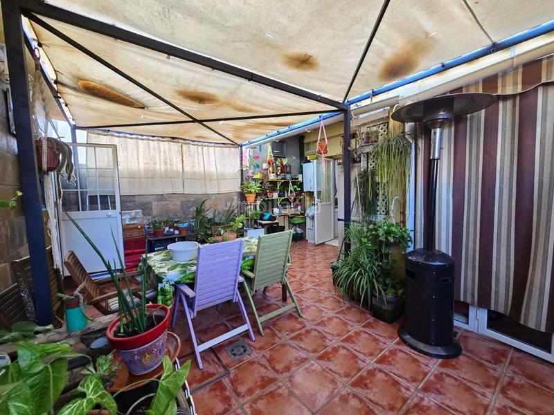 Foto 1a1f6ada-a707-4b90-ac92-915a7ab23914. Maison jumelée avec parking piscine dans Avenida Juan Diego Bormujos