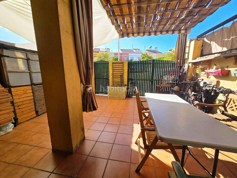 Foto 2fae1e1e-2048-442f-b8e1-de742ba7813f. Maison jumelée avec parking piscine dans Avenida Juan Diego Bormujos