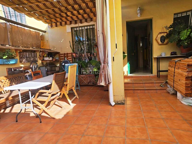 Foto 5c6d830b-7c6a-4f22-afc6-10b6446cd688. Maison jumelée avec parking piscine dans Avenida Juan Diego Bormujos