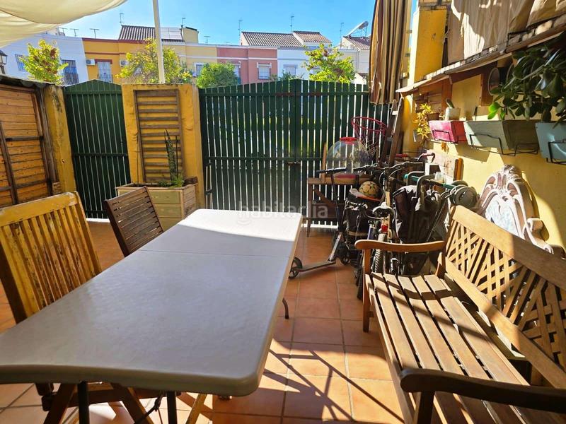 Foto 69ec20ea-e259-441f-b3f0-db7a970f436e. Maison jumelée avec parking piscine dans Avenida Juan Diego Bormujos